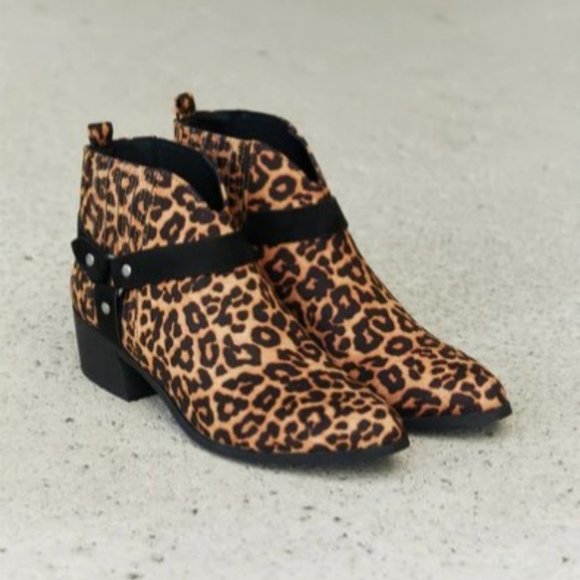 Qupid Shoes - Leopard Point Toe Bootie